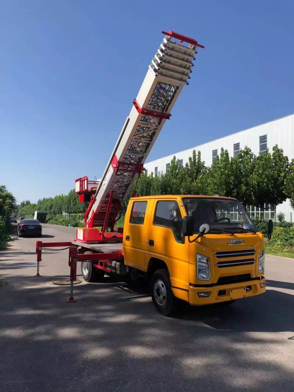 成都附近的云梯车出租服务：轻松解决高空作业需求