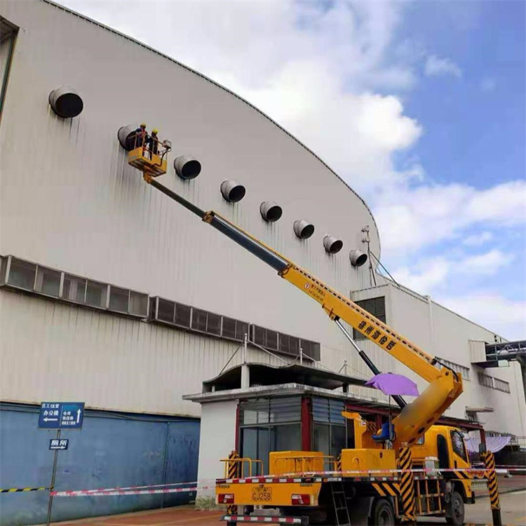 成都高空作业车出租服务：专业广告牌安装解决方案