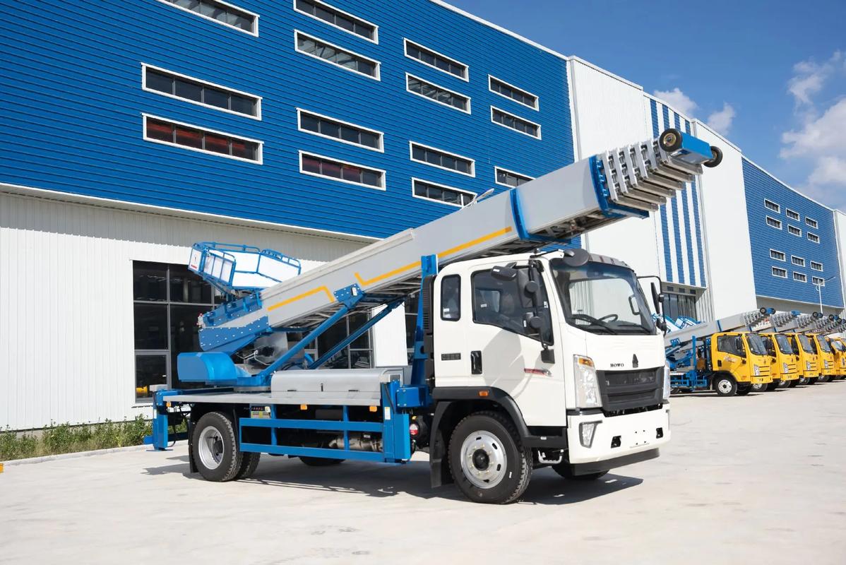 成都出租云梯车高空作业车 建筑垃圾搬运