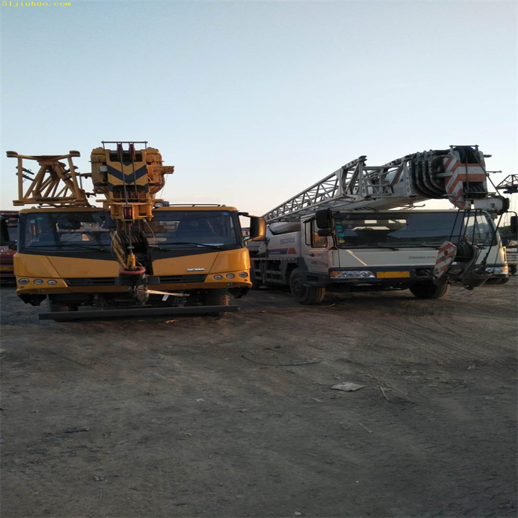 成都吊车吊挖机正确办法