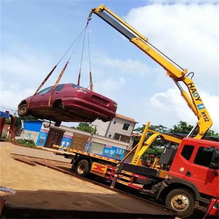 成都吊车吊汽车的正确方法